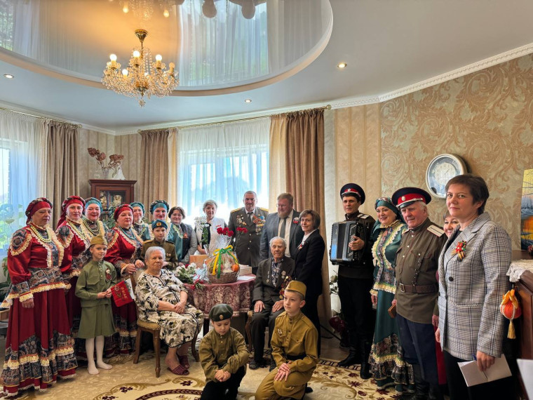 Анна Куташова поздравила ветеранов Великой Отечественной войны с Днём Победы.