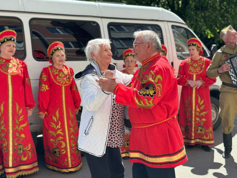 Анна Куташова поздравила ветеранов Великой Отечественной войны с Днём Победы.