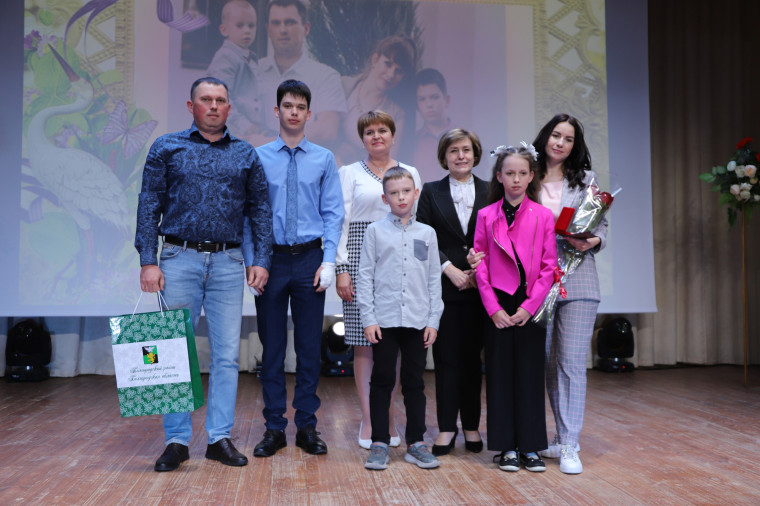23 многодетные матери района удостоены почётных знаков Белгородской области «Материнская слава».