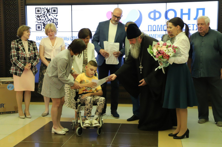 Фонд помощи детям имени Евгения Примакова продолжает оказывать поддержку мальчишкам и девчонкам с особенностями здоровья из Белгородского района.