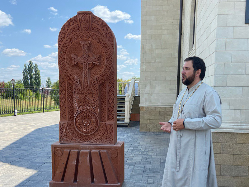 В преддверии Дня Крещения Руси полицейские и общественники организовали для подростков из Белгородского района посещение православного храма.