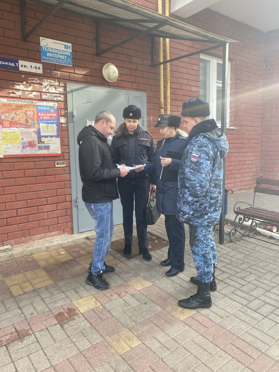 К должникам Белгородского района постучались сотрудники полиции и судебные приставы.