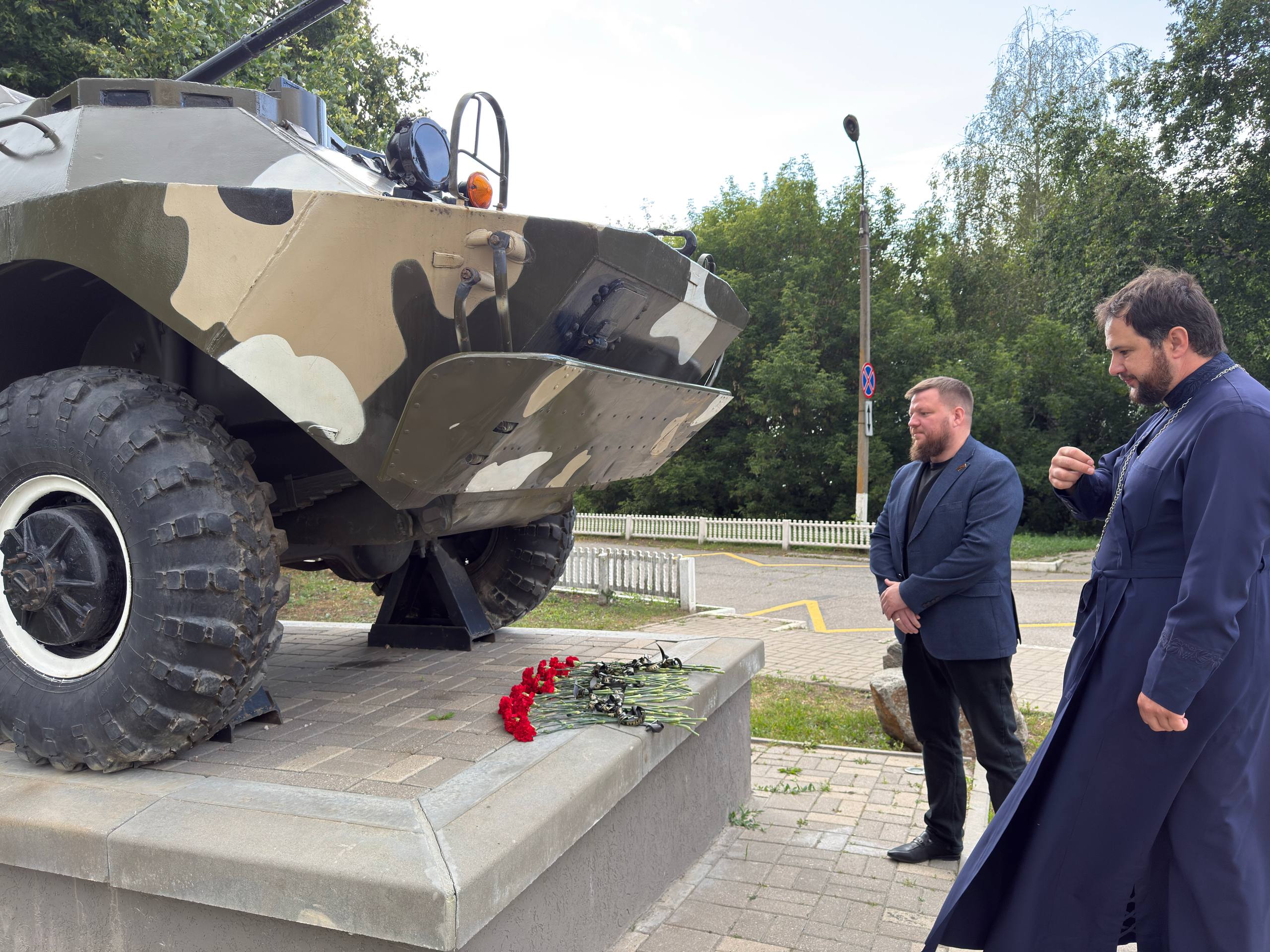 В День ветеранов боевых действий члены Общественного совета ОМВД почтили память сотрудников ОВД, погибших при исполнении служебного долга.