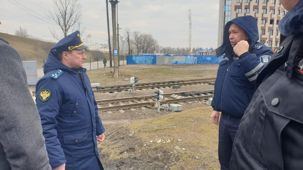 Белгородской транспортной прокуратурой проведены профилактические мероприятия по вопросам безопасности дорожного движения на железнодорожных переездах