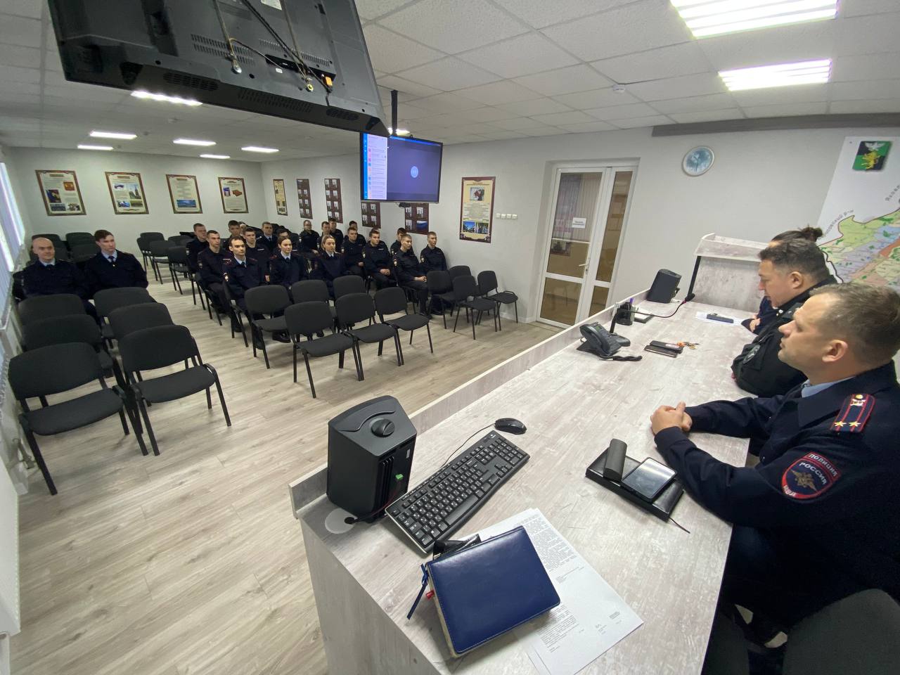 Начальник ОМВД России по Белгородскому району в рамках акции «Студенческий десант» встретился с практикантами.