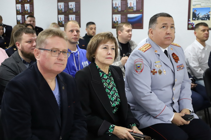 Звезда «Улиц разбитых фонарей» поздравил полицейских из белгородского приграничья с профессиональным праздником.