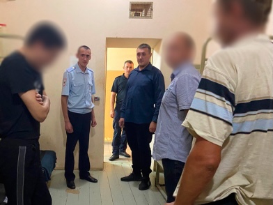 Представитель Общественного совета при ОМВД России по Белгородскому району посетил с проверкой изолятор временного содержания.