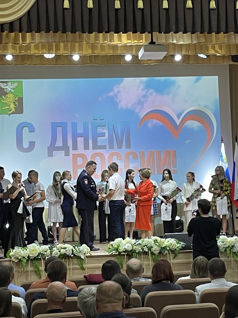 В рамках празднования Дня России юным жителям Белгородского района вручили первые паспорта.