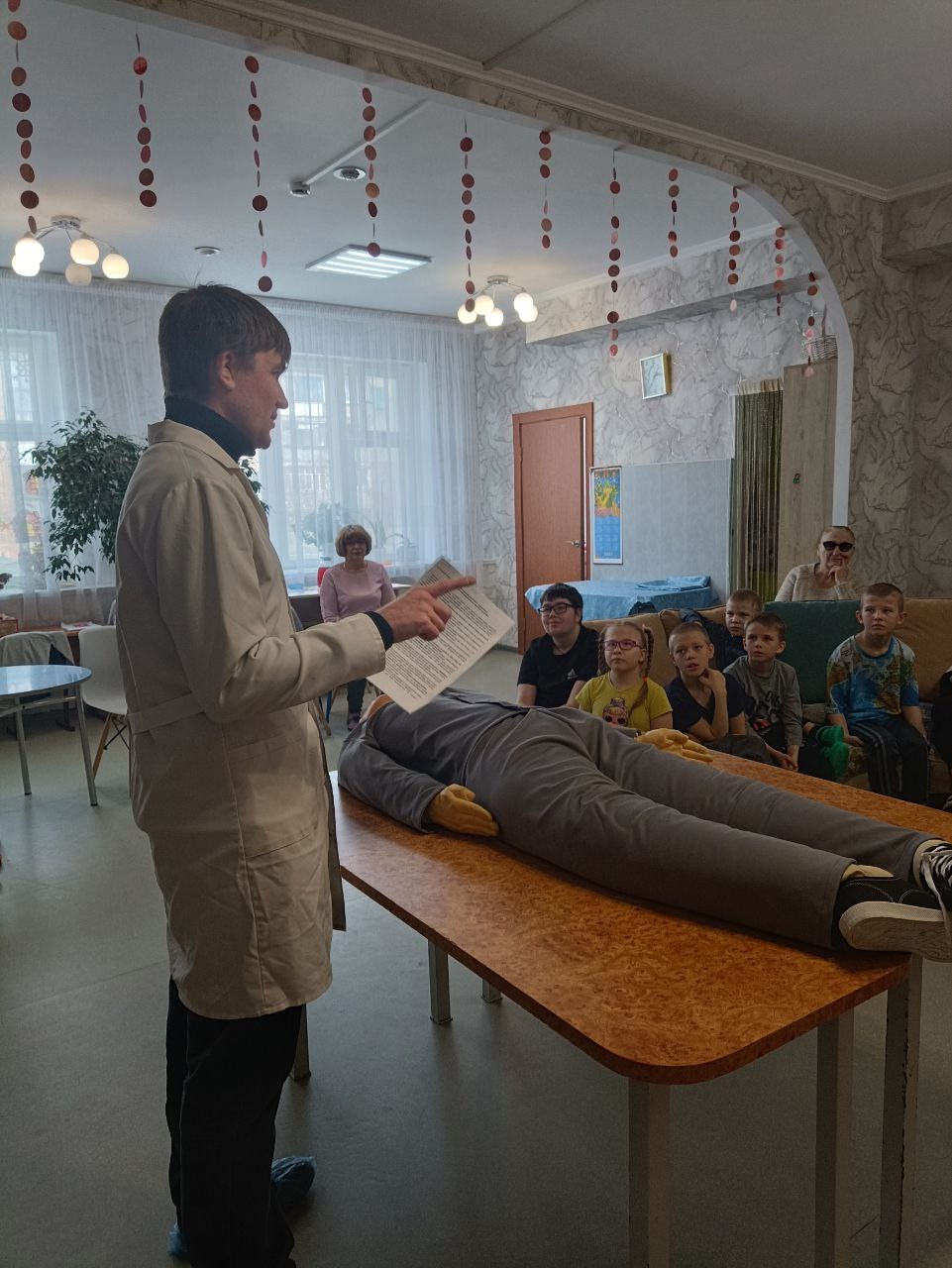 В Разуменском доме детства провели лекцию на тему профилактики травматизма у мальчишек и девчонок.
