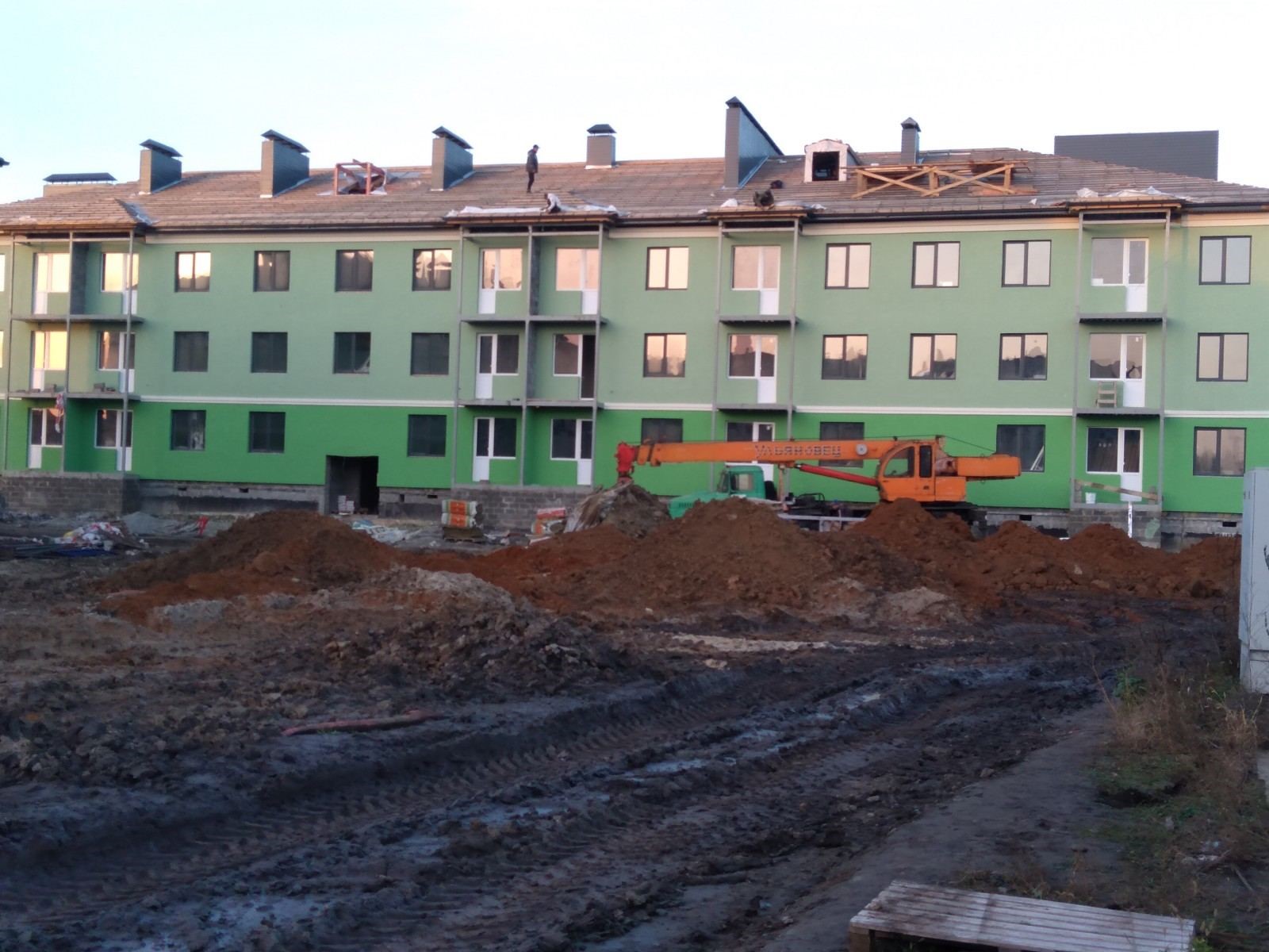В микрорайоне «Четыре сезона» посёлка Разумное продолжается строительство многоквартирных домов