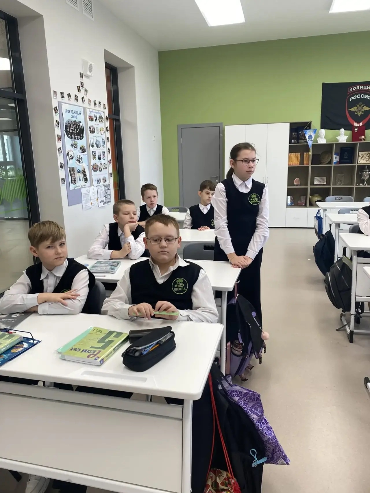 Кадеты школы села Репное встретились с сотрудниками полиции.