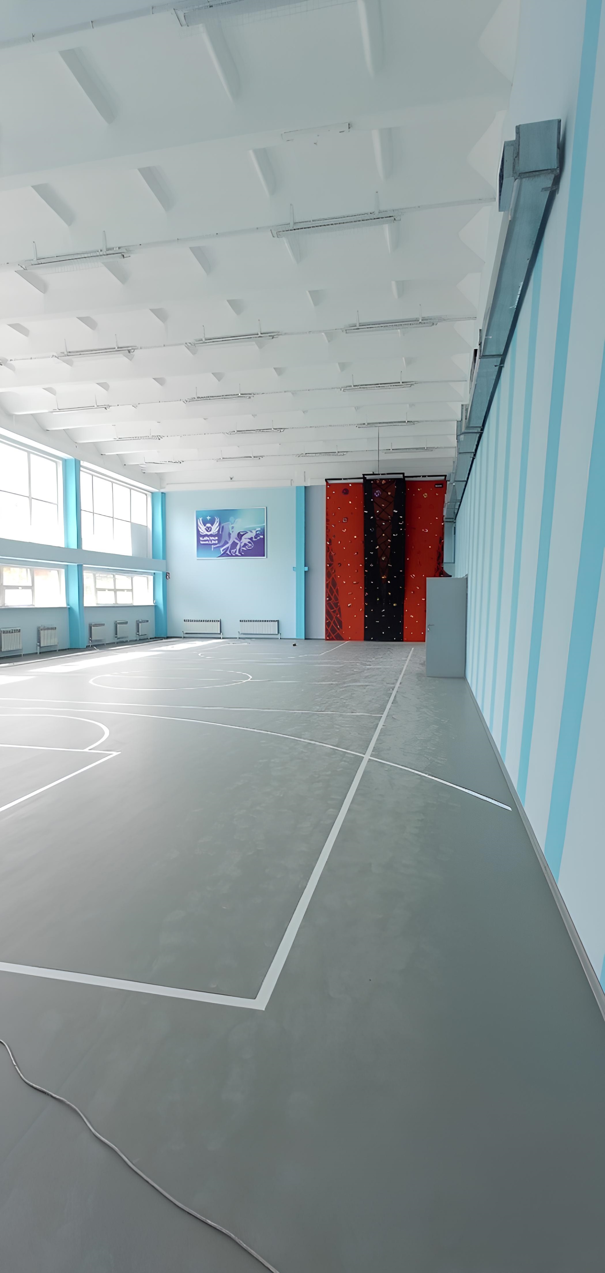 Завершается капитальный ремонт спортивного зала Майской гимназии.