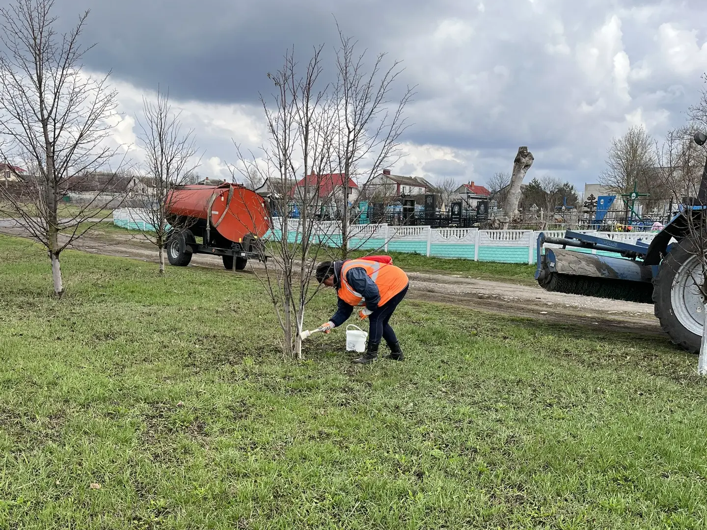 В Белгородском муниципальном округе продолжаются весенние субботники.