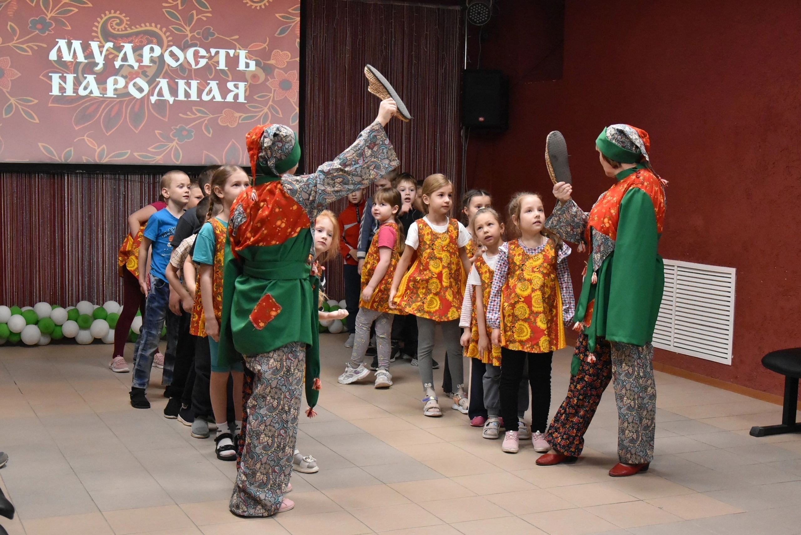 Фольклорная игра «Копилка мудрости народной» подарила ребятам яркий праздник и знакомство с богатым наследием народных традиций.