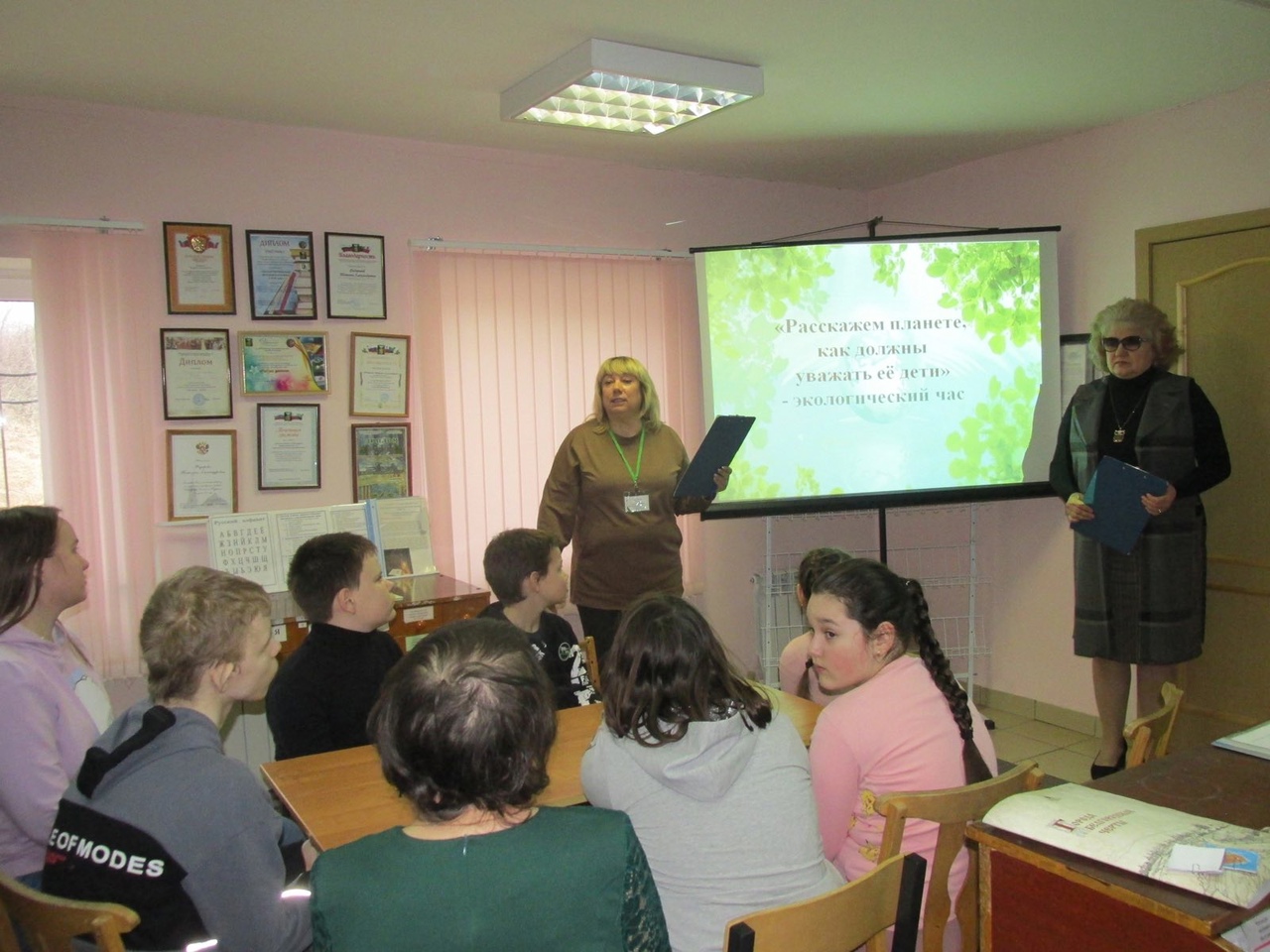 В Бочковской поселенческой библиотеке для юных жителей провели экологический час.