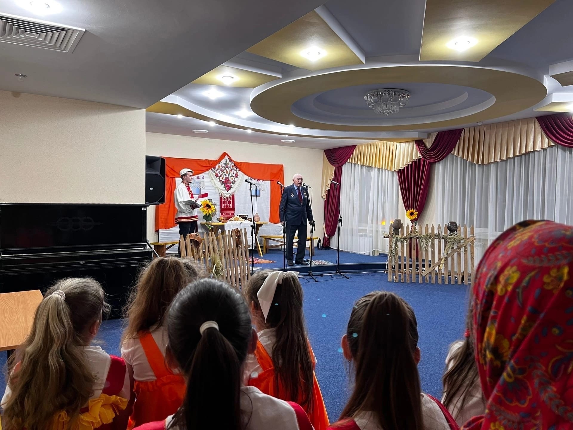 В Комсомольском поселении отметили День работников сельского хозяйства и перерабатывающей промышленности
