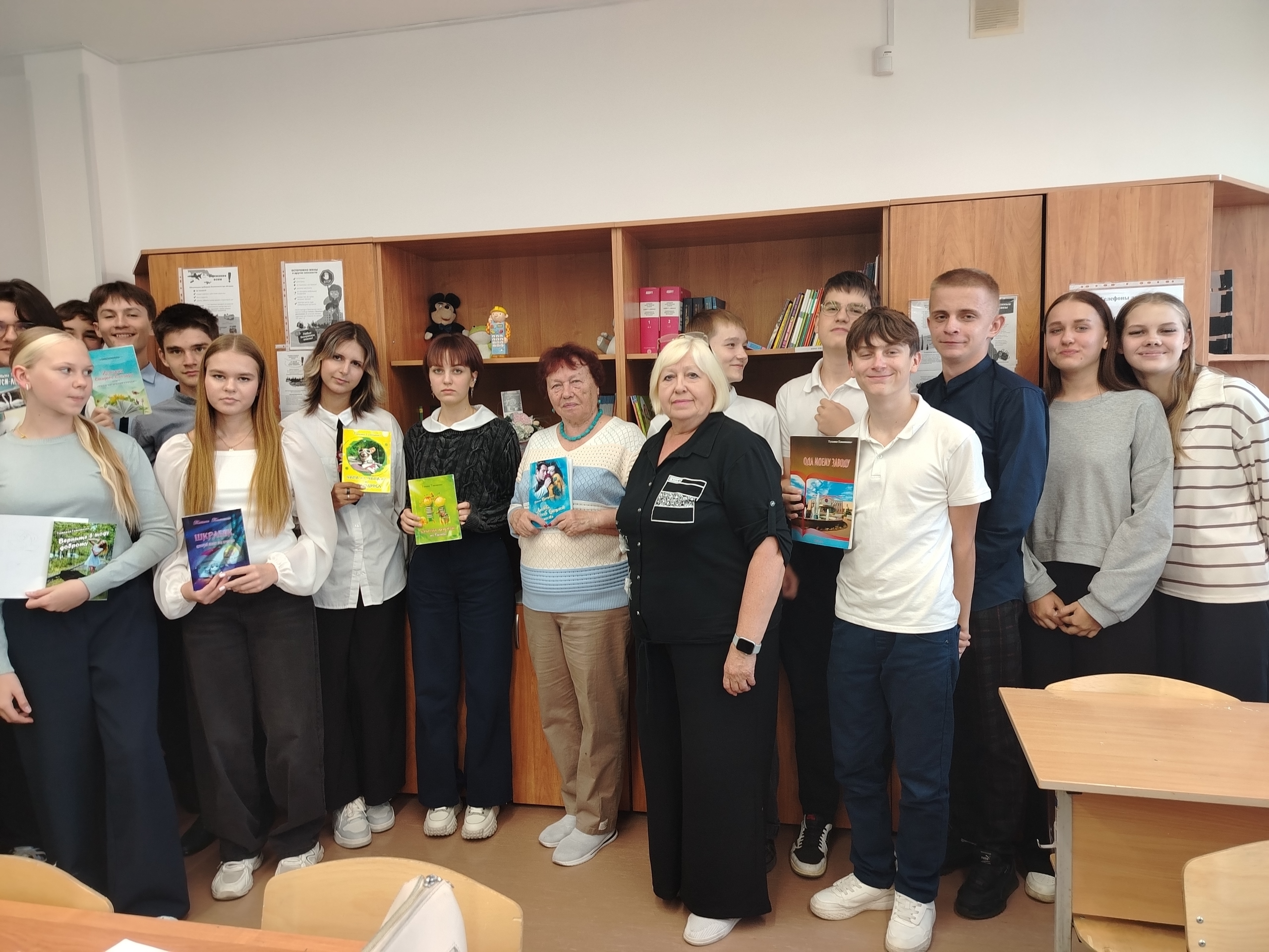 В библиотеках Белгородского района традиционно прошёл сентябрьский марафон книг, творчества и общения.