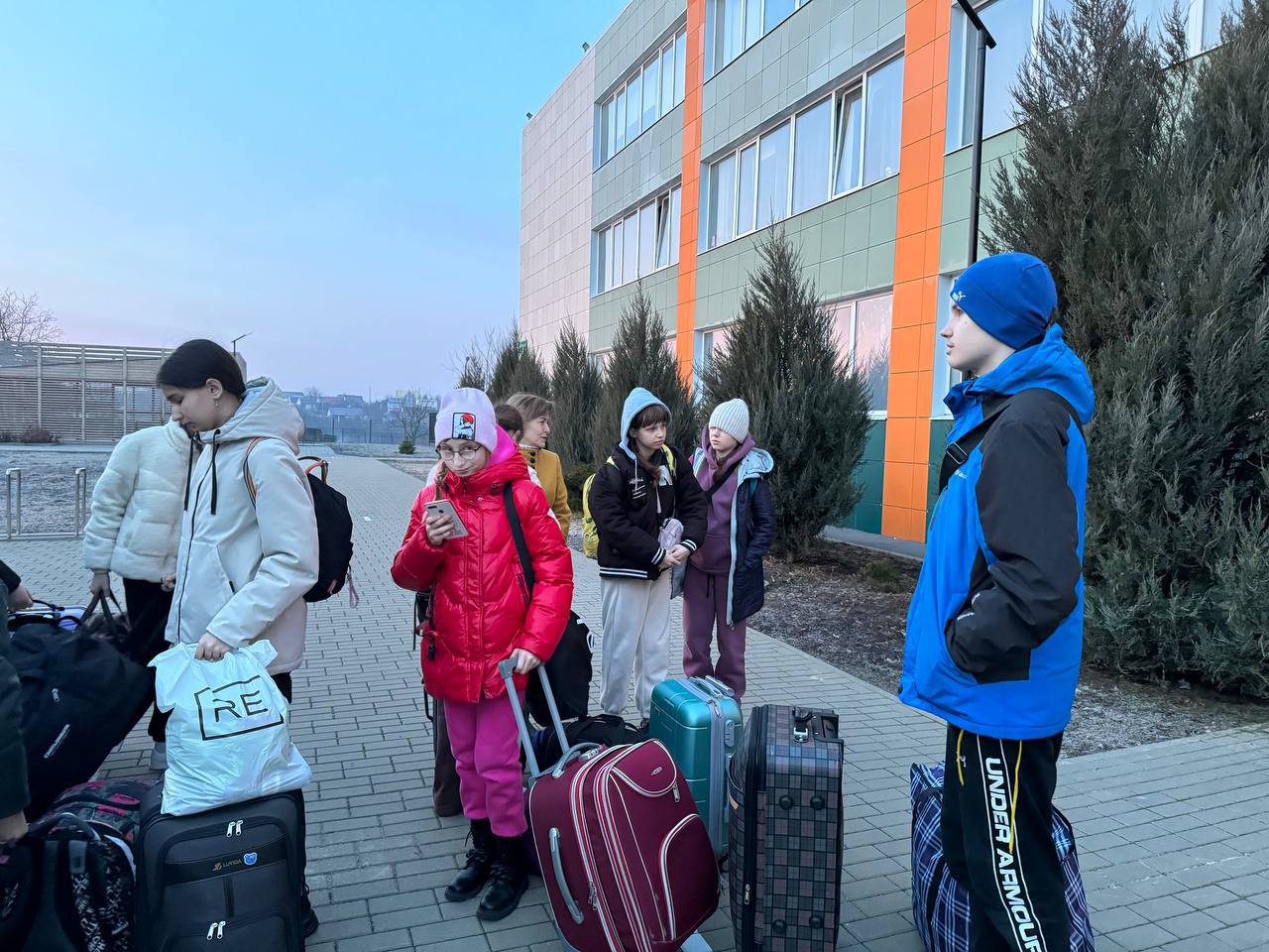 150 наших детей ранним утром вернулись с Черноморского побережья.