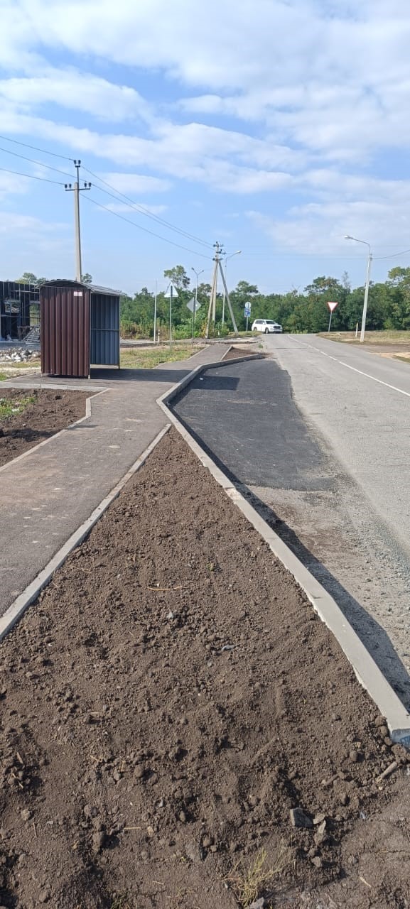Завершилось строительство тротуара в микрорайоне Таврово-10 по улице Заречная.