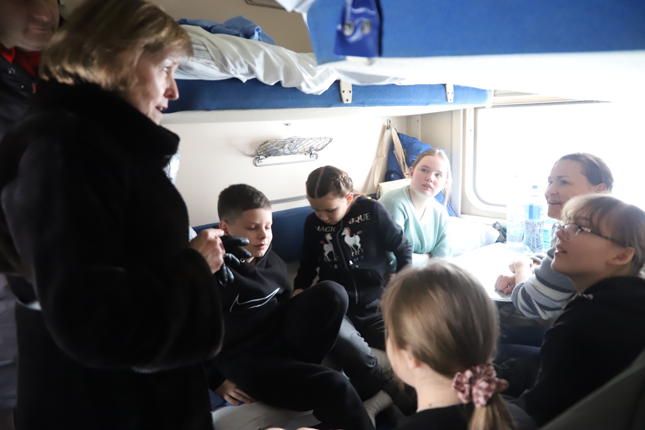Сегодня на смену в детский оздоровительный лагерь Нижегородской области поехали 200 школьников из Белгородского района.