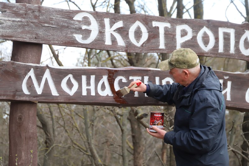 «Монастырский лес» Беломестенской территории стал местом совместного труда.
