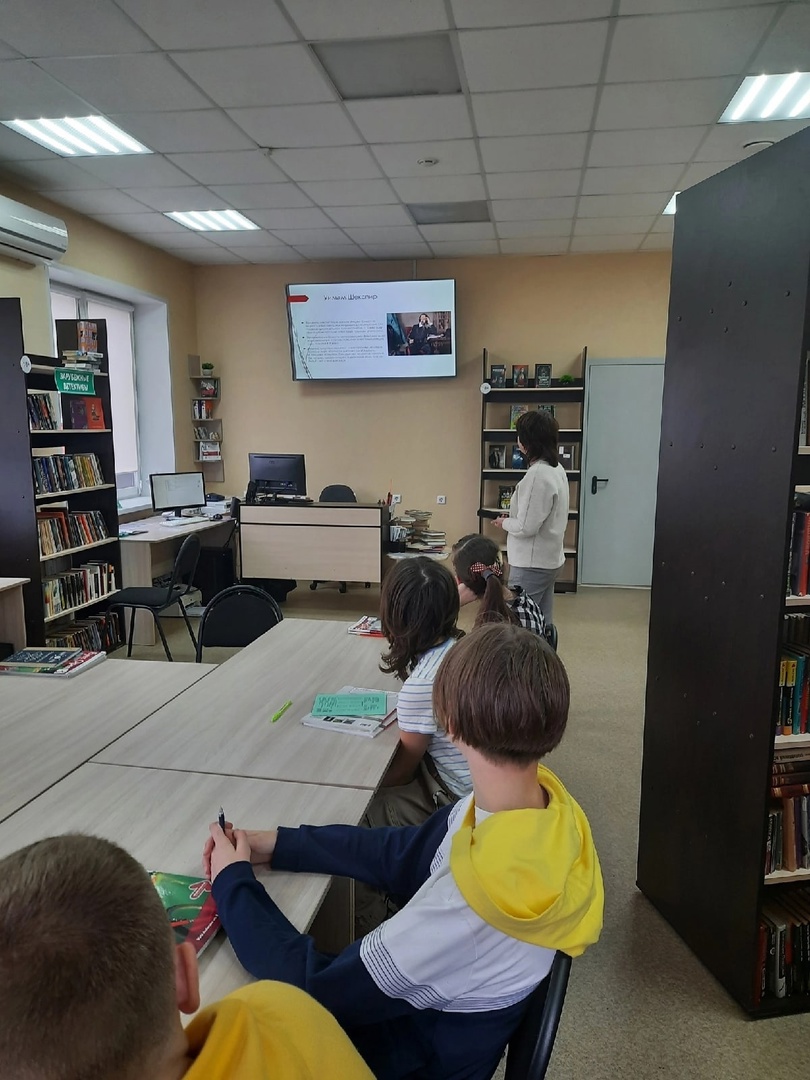 В рамках Всемирного дня чтения в Тавровской библиотеке прошла игра «Читайте сами, но веселее с нами»