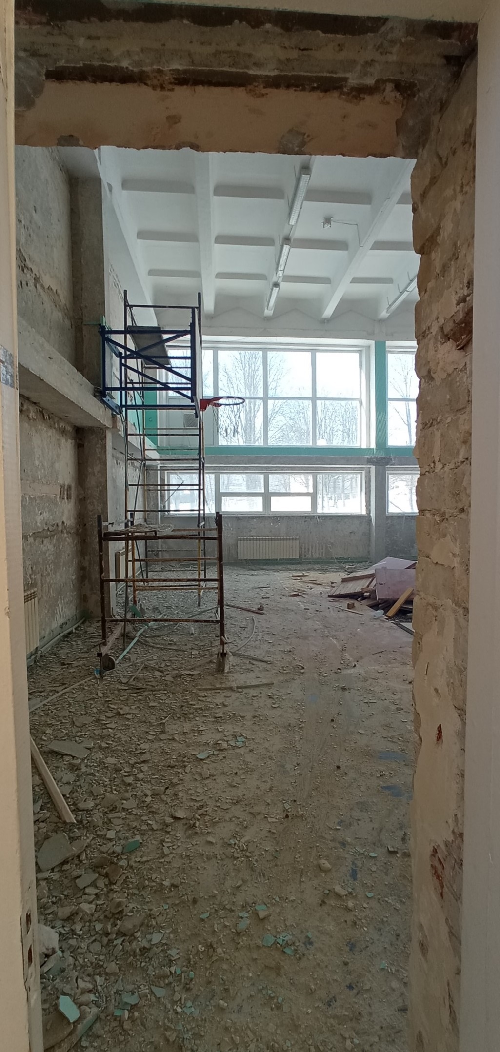 В Майской гимназии ведётся капитальный ремонт спортивного зала На него выделили свыше 12,6 млн рублей.