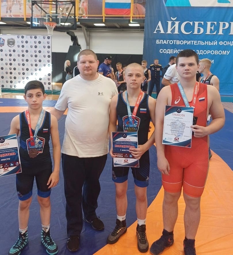 Воспитанники ДЮСШ Белгородского района привезли домой множество медалей с соревнований по вольной борьбе.