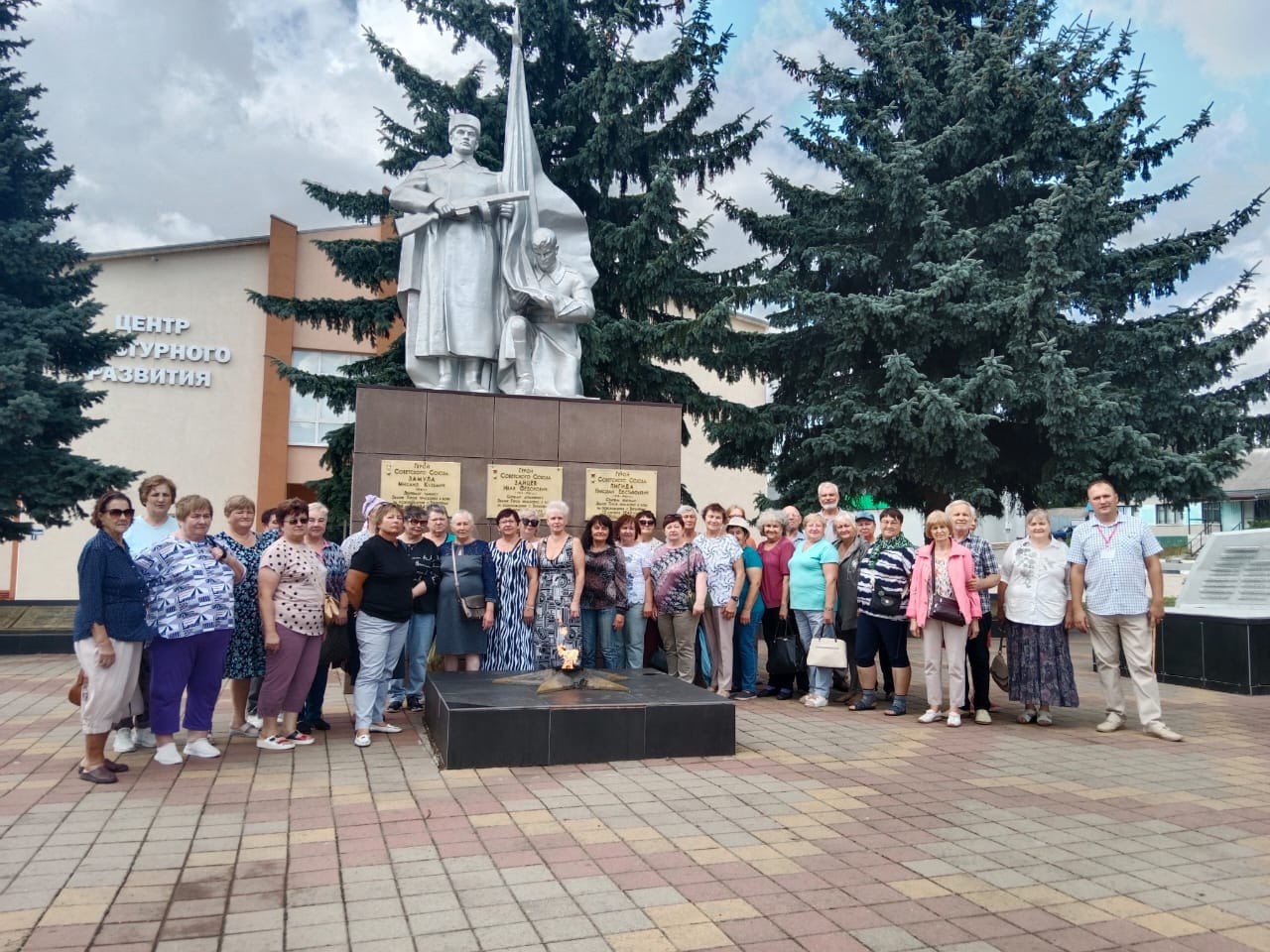 Наши бабушки и дедушки посетили Ивнянский район.