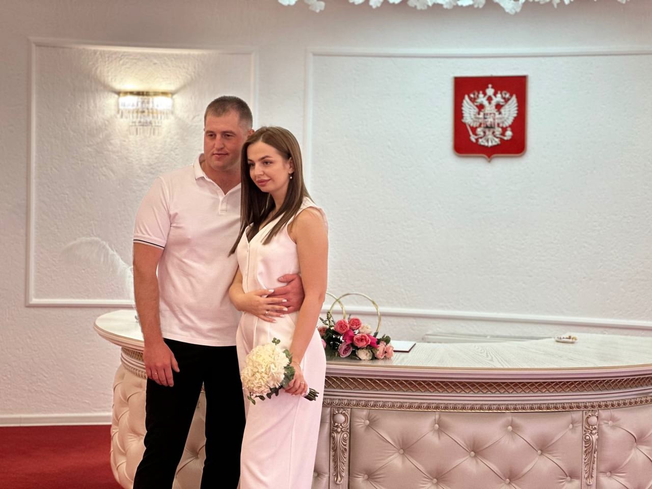 Восемь пар поженились в Белгородском районе в День России.