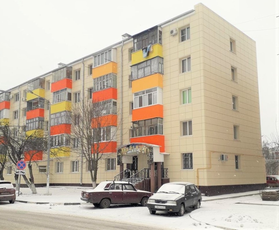 В рамках программы, инициированной губернатором Вячеславом Гладковым, в посёлке Разумное утеплили два многоквартирных дома.