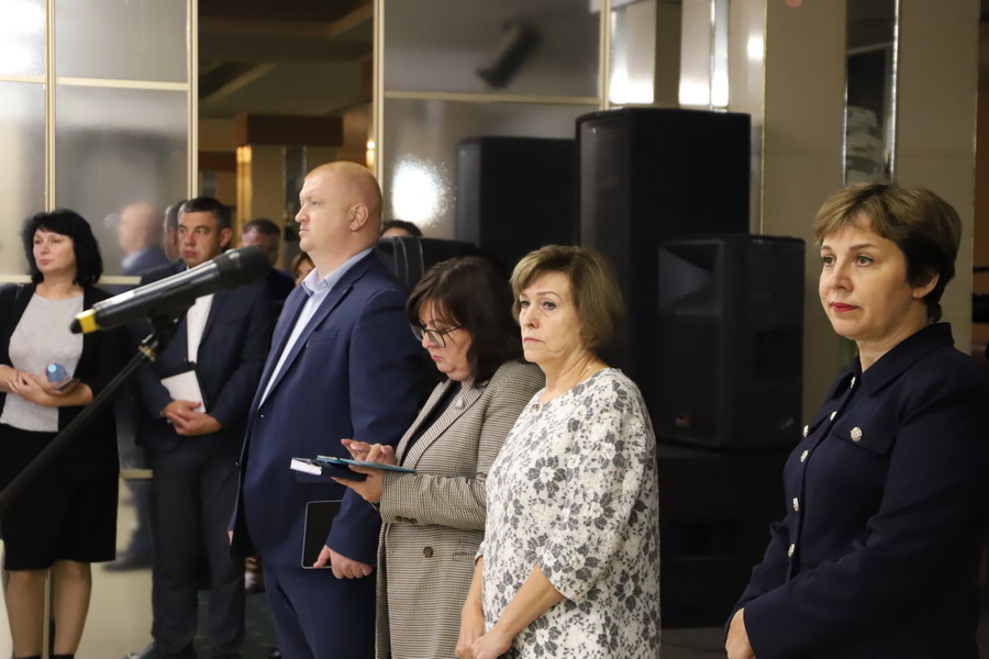 Губернатор Вячеслав Гладков встретился с жителями приграничья, отселёнными из-за обстрелов и введения режима ЧС.