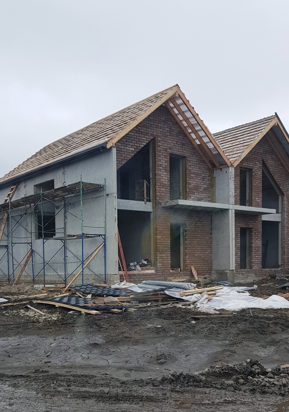 В Новосадовском поселении продолжается строительство комплекса жилых домов блокированной застройки