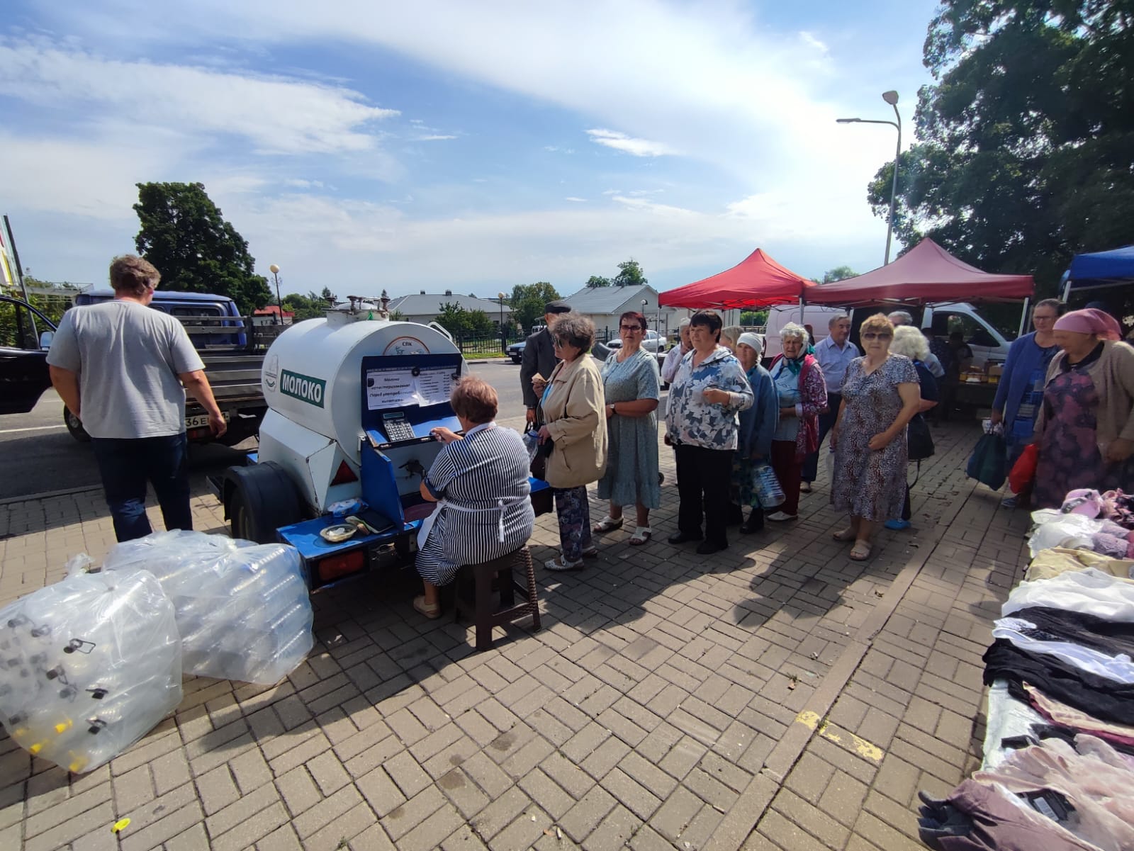 В поселениях Белгородского района проходят продовольственные ярмарки.