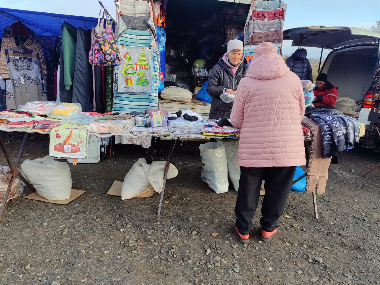 В поселениях Белгородского района проводят ярмарки.