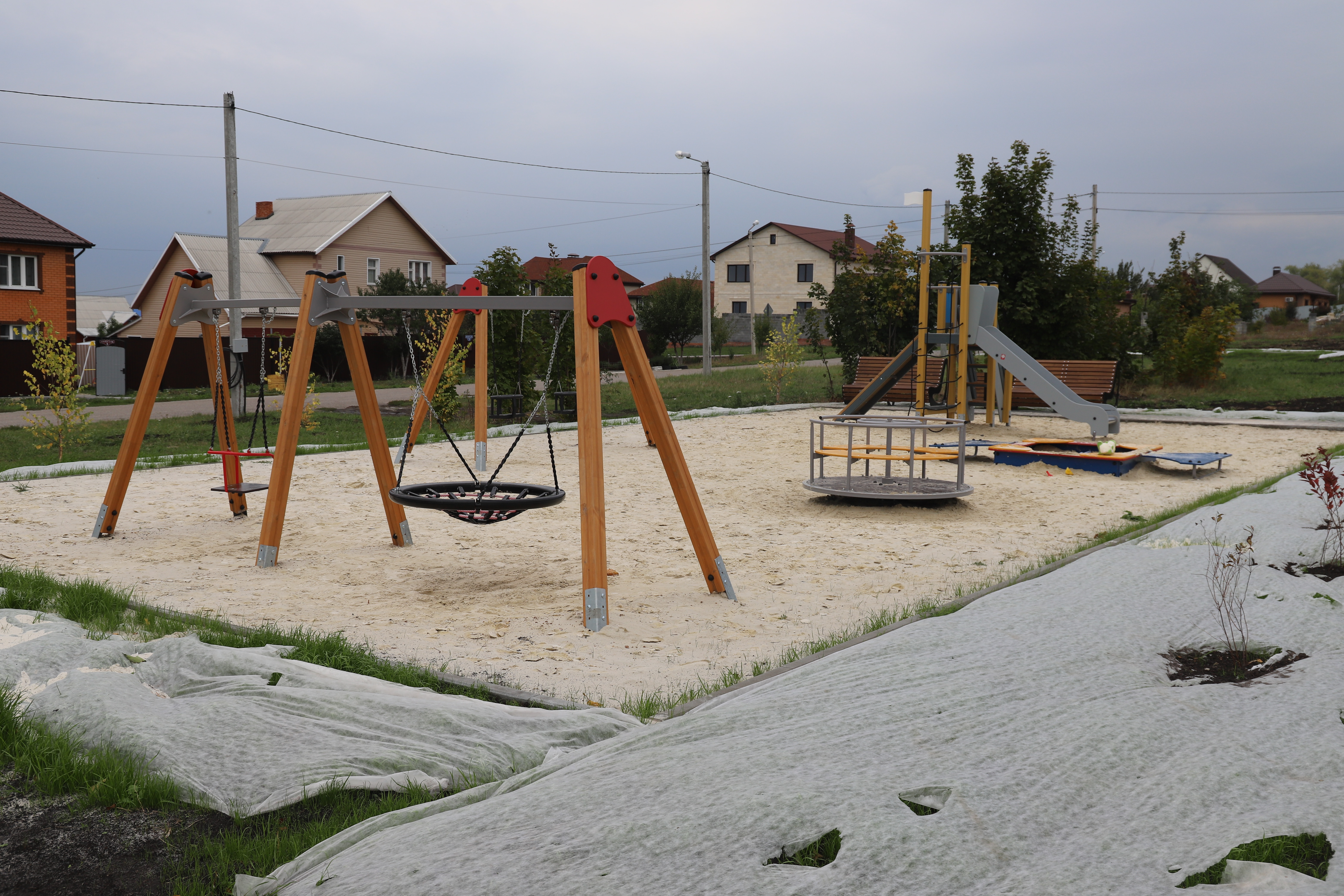 В 2022 году в рамках федерального проекта «Формирование комфортной городской среды» в Новосадовом-26 построили детскую и спортивную площадки