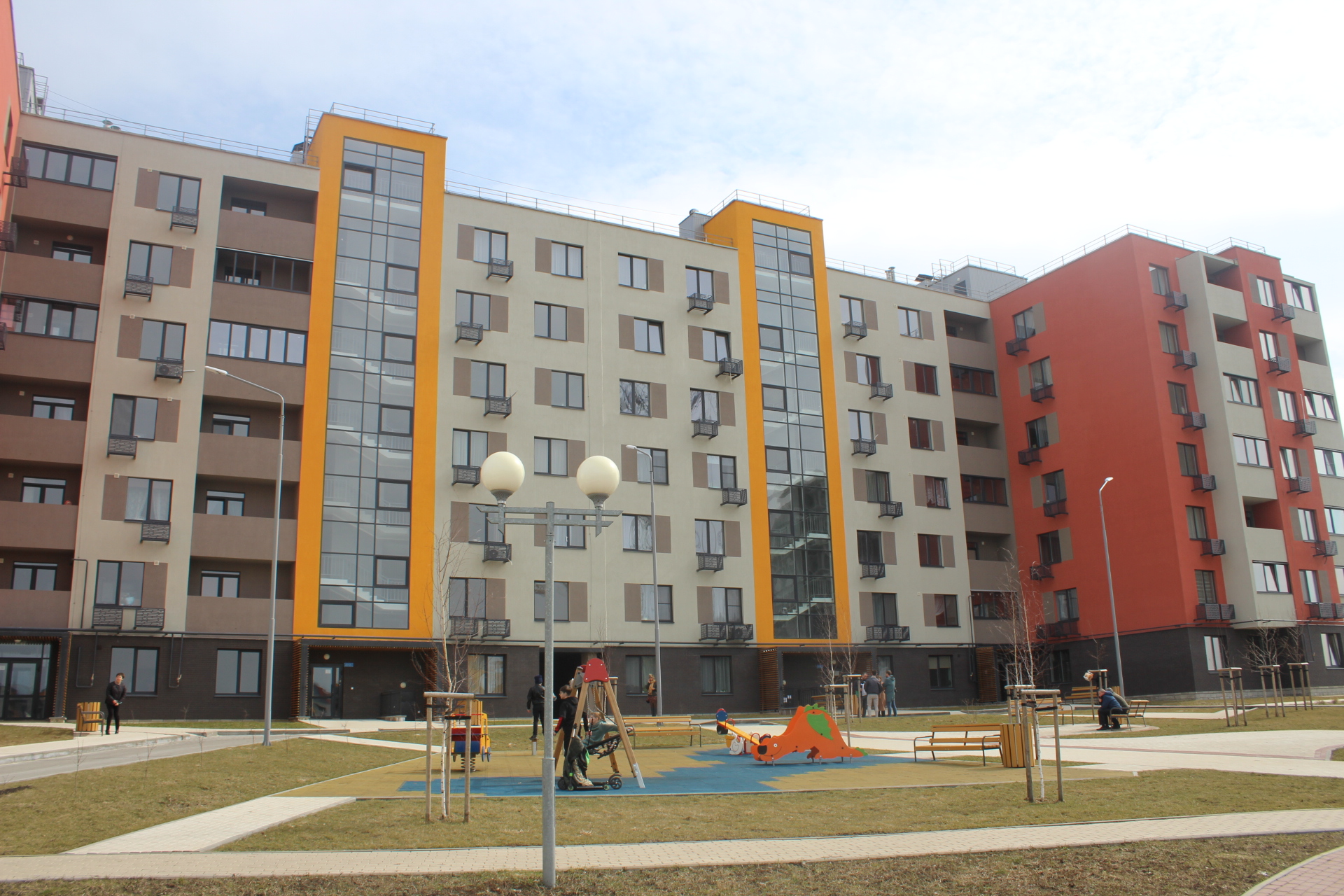 9 семей вынужденно покинувшие приграничную Журавлёвку сегодня получили квартиры