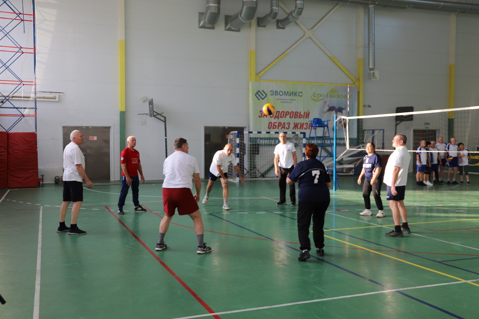 В Бессоновке прошли районные соревнования по волейболу среди ветеранов.