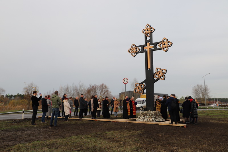 В Нижнем Ольшанце освятили закладной камень в основании нового храма.