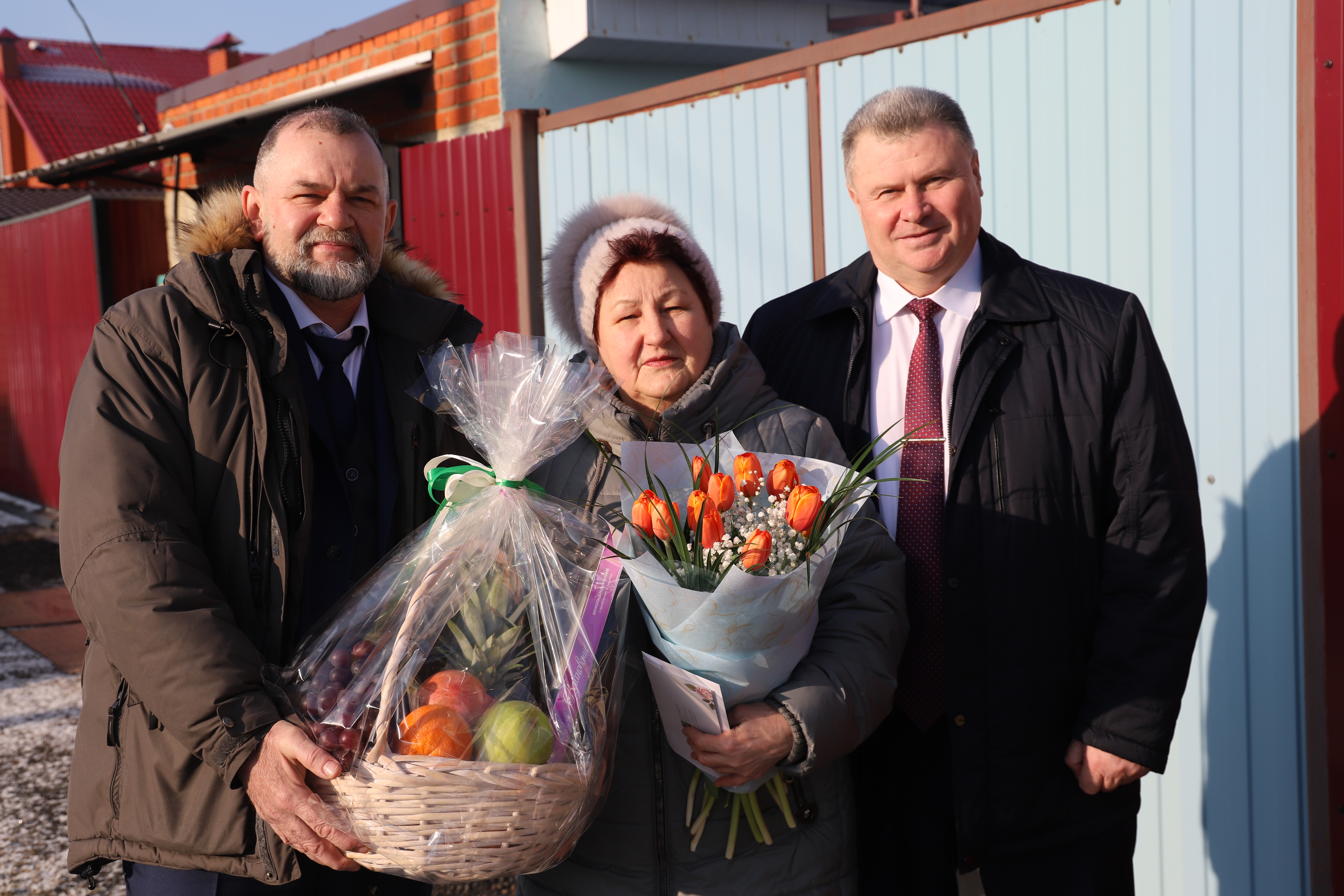 В преддверии 8 марта женщин Белгородского района поздравили с наступающим праздником