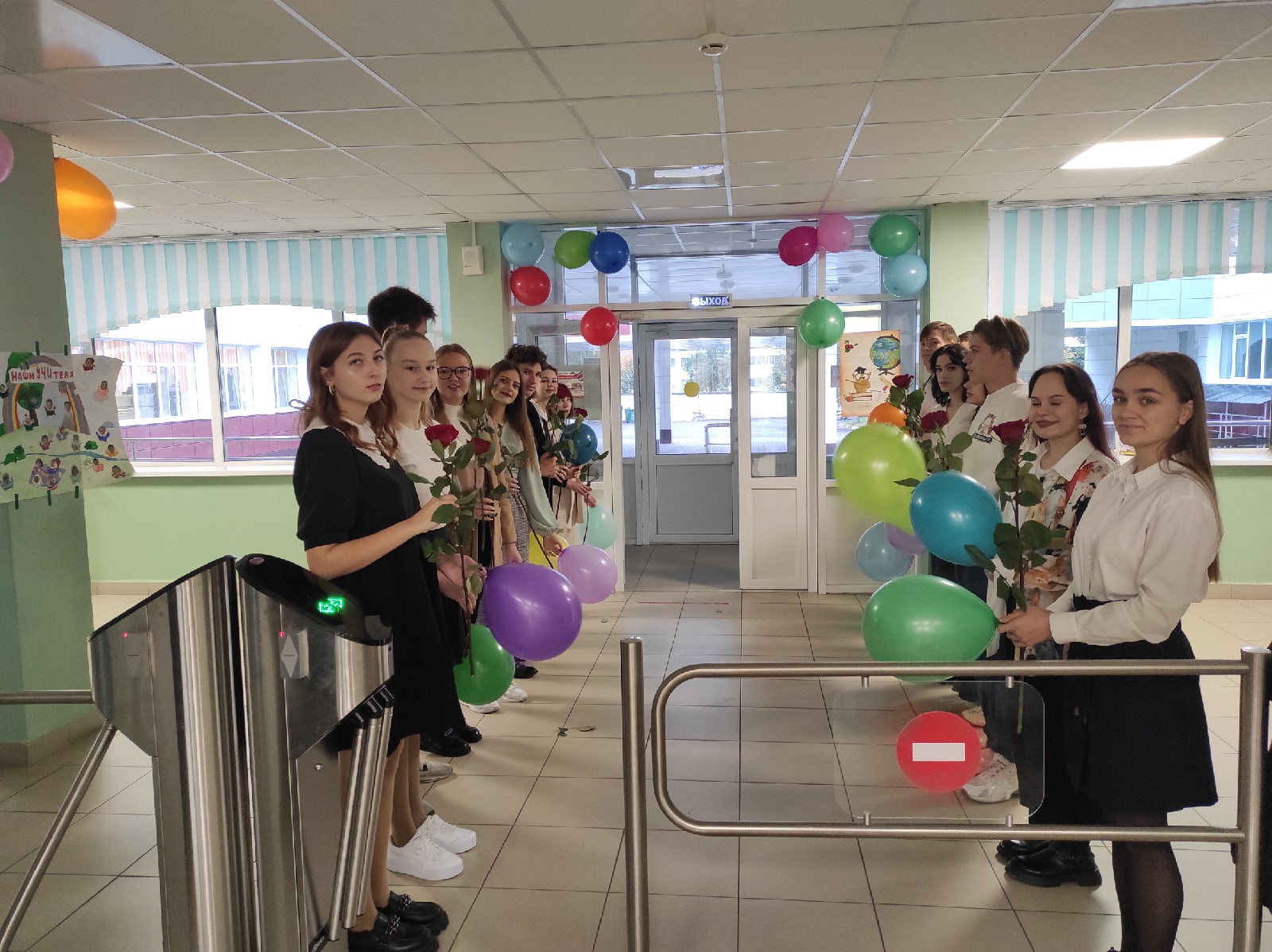 В детских садах и школах Белгородского района прошли акции и концерты, посвящённые Дню учителя