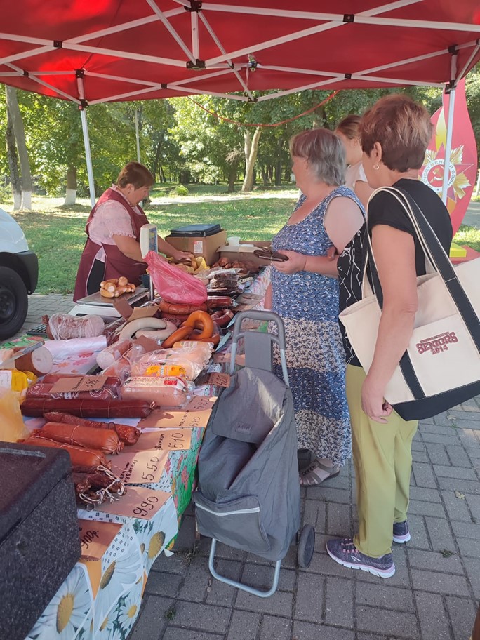 Продовольственные ярмарки в Белгородском районе продолжают свою работу.