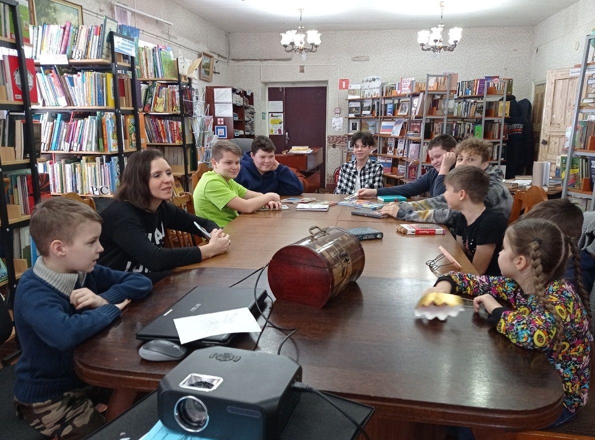 В библиотеке посёлка Бессоновка прошла литературная игра «У Лукоморья…»