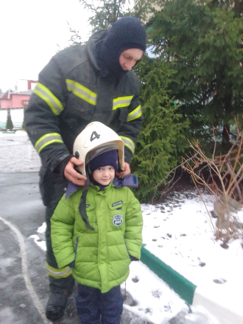 Сотрудники МЧС посетили детский сад №21 посёлка Северный.