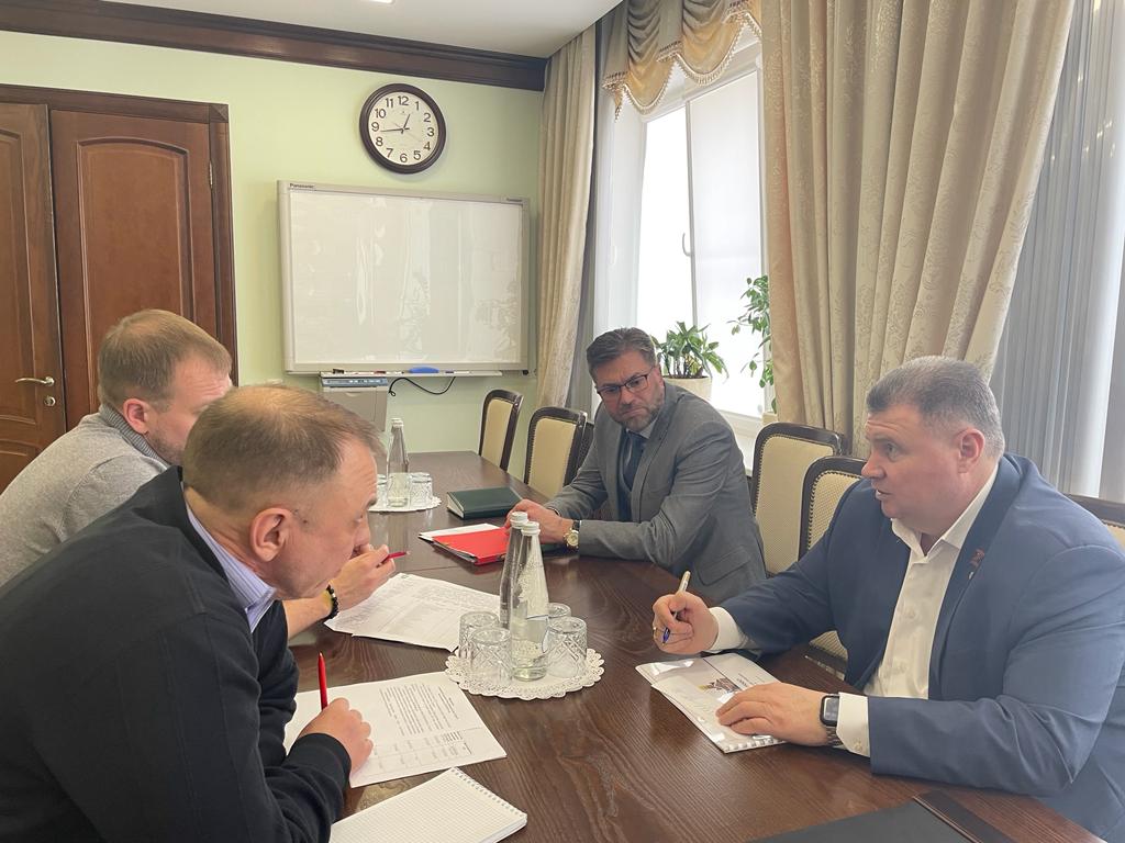Глава администрации Белгородского района встретился с руководителем муниципального Ресурсного центра