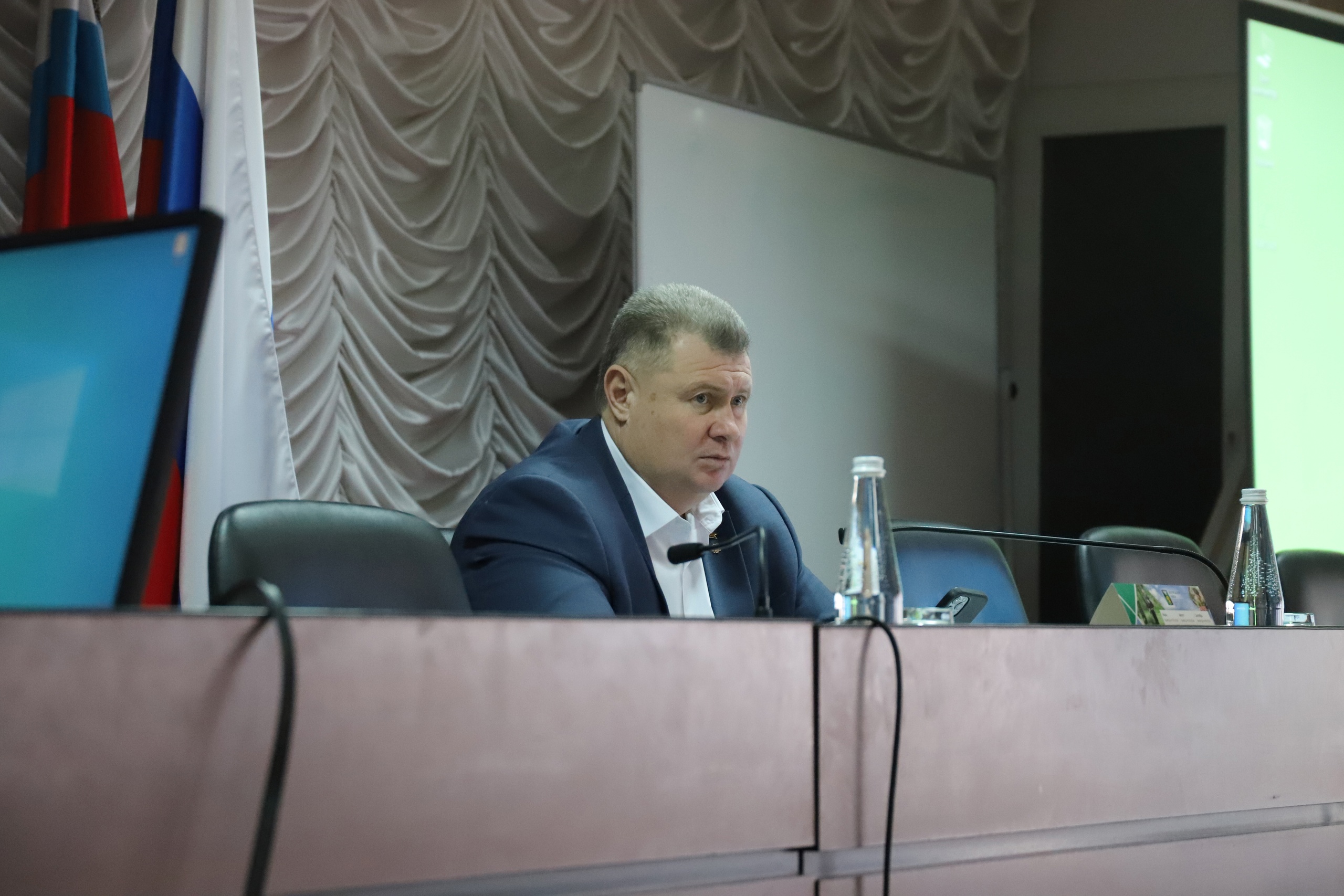 Глава администрации Белгородского района Владимир Перцев проведёт традиционную большую прямую линию в своих социальных сетях.