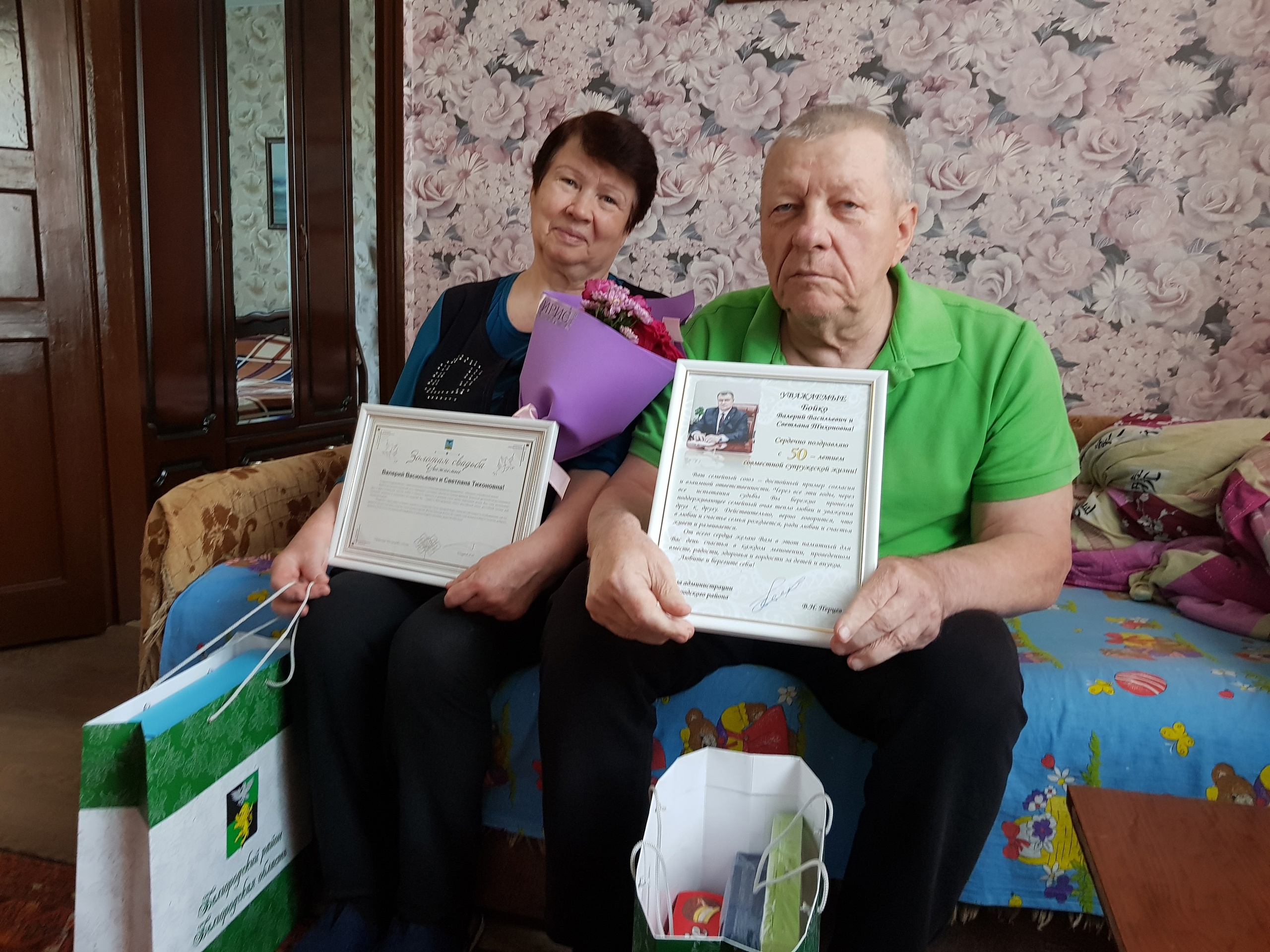 Супружеская пара из посёлка Октябрьский отпраздновала 50 лет супружеской жизни.