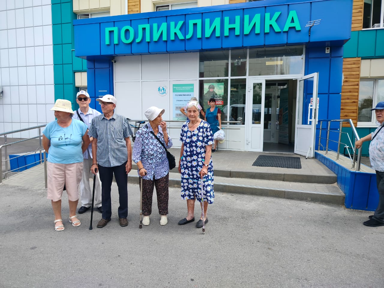 В Белгородском районе продолжается доставка пожилых граждан старше 65 лет в медицинские учреждения.