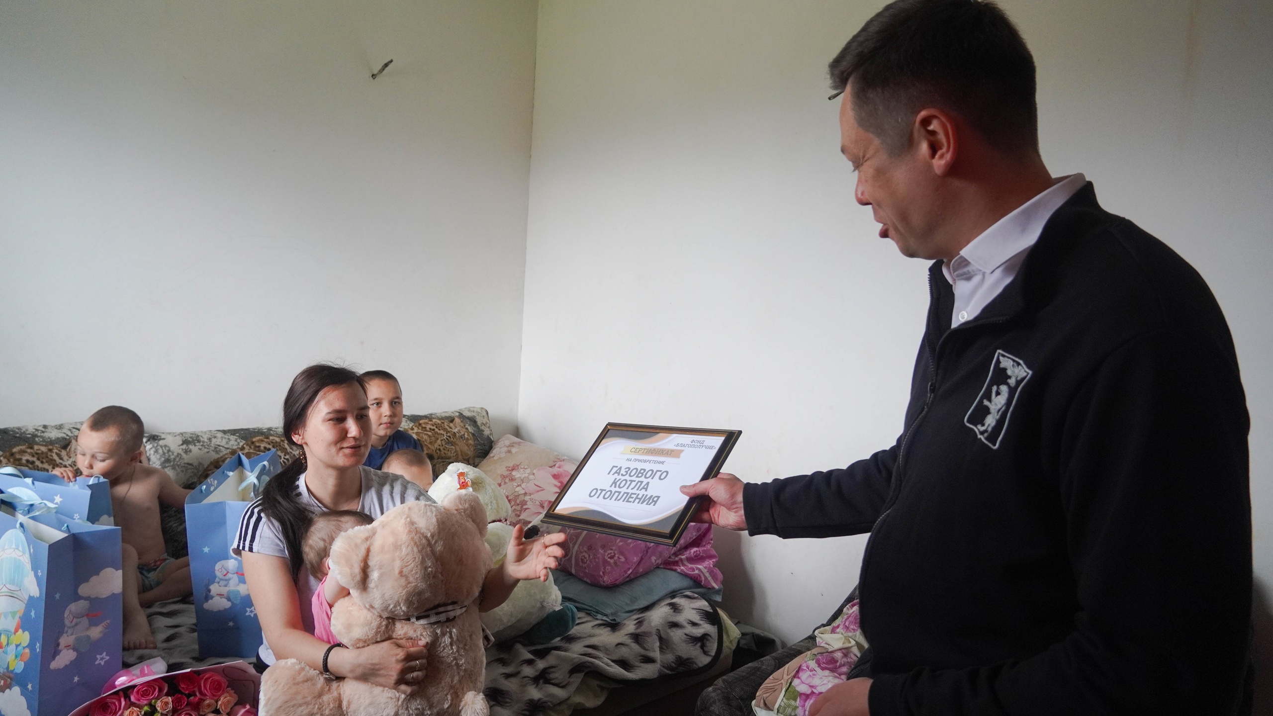 Депутат Государственной Думы Никита Румянцев посетил семью Лагутиных из села Беловское.