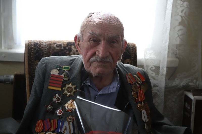 Ветерана Великой Отечественной войны Алексея Сергеевича Грудинкина поздравили с 80-й годовщиной Прохоровского танкового сражения.